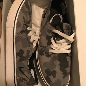 Nike skate shoes